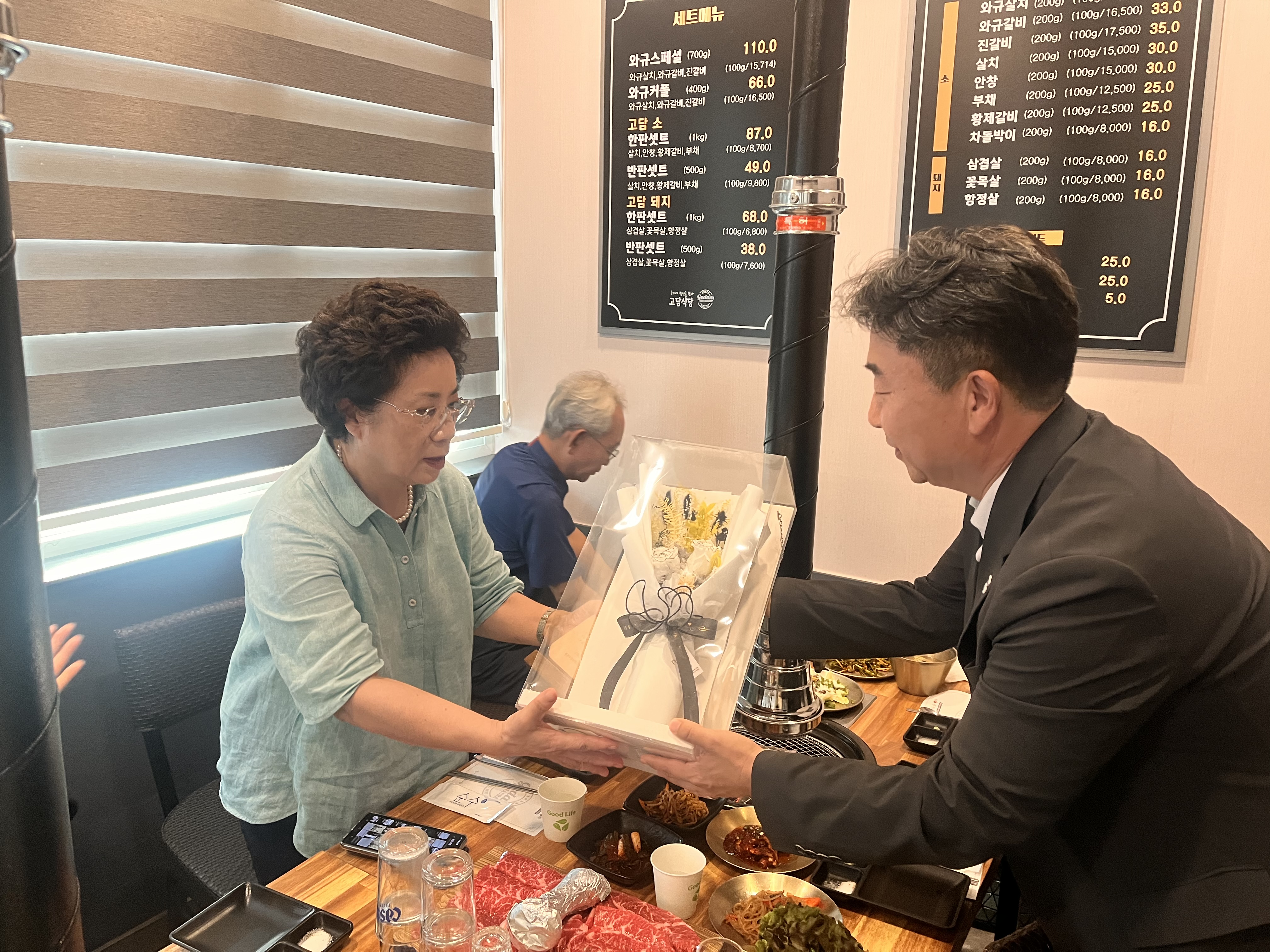 25학년도 정년퇴임교수님 송별회 (8).jpg